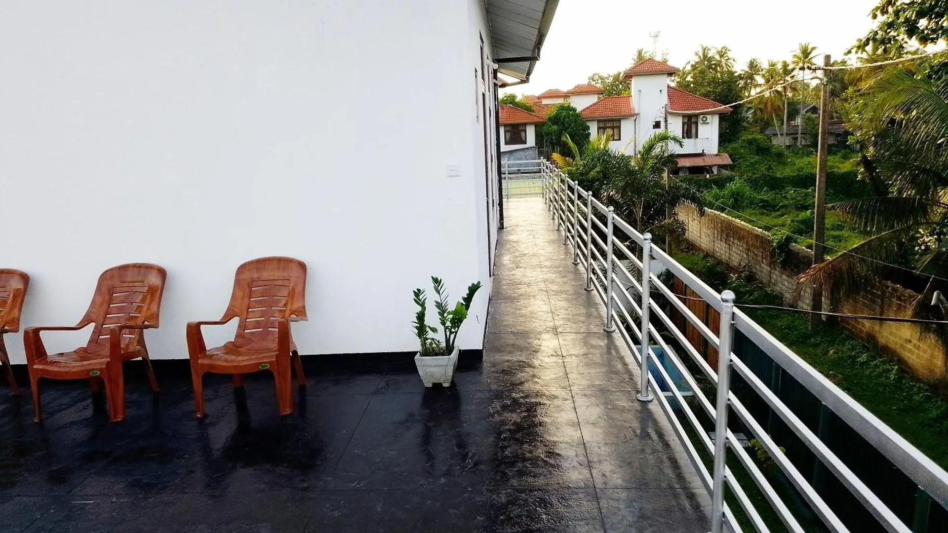 بيت شباب Tropical Suites نيجومبو