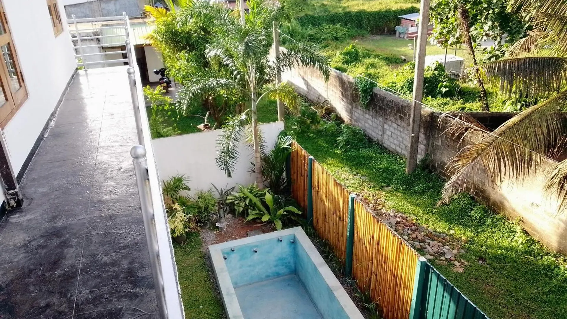 بيت شباب Tropical Suites نيجومبو