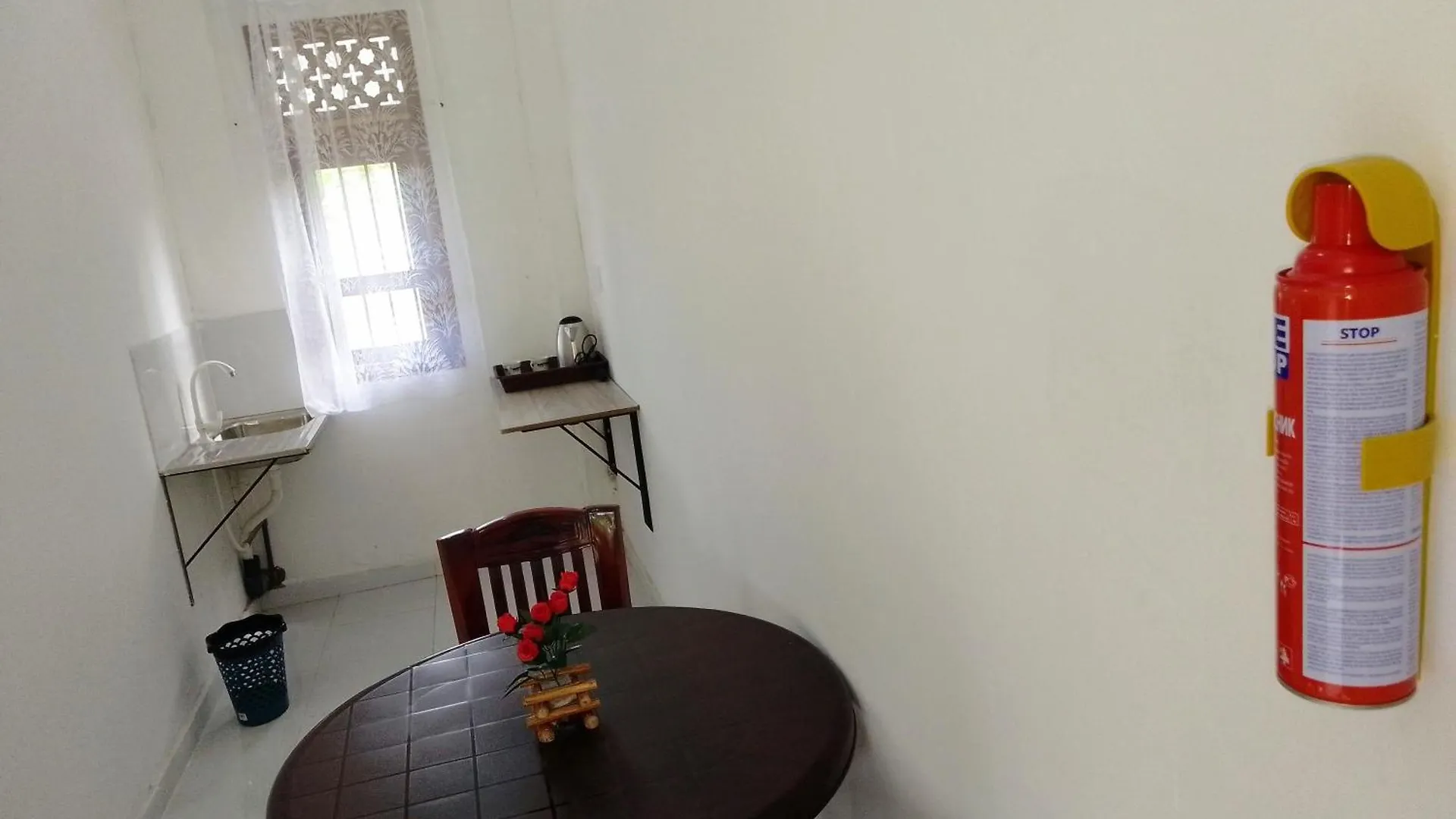 Tropical Suites نيجومبو بيت شباب
