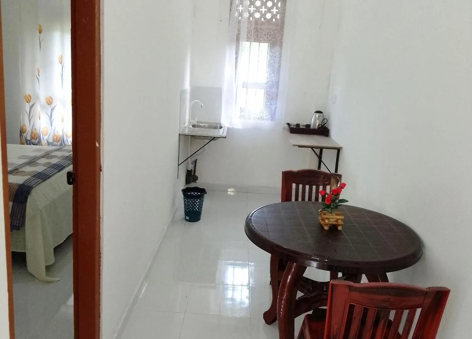 بيت شباب Tropical Suites نيجومبو